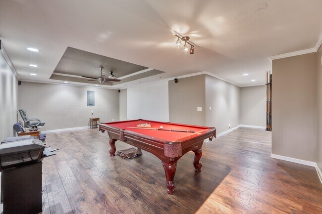 Building Photo - 652 Winding Bluff Way