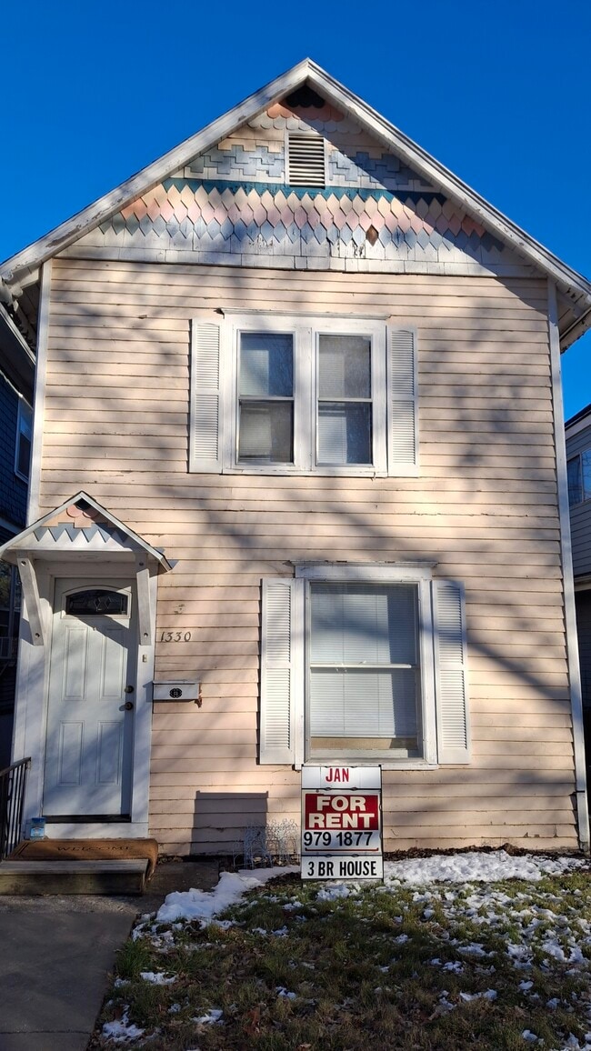 Building Photo - 1330 Vermont St