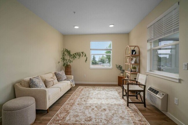 Building Photo - 190 Elma Ave SE