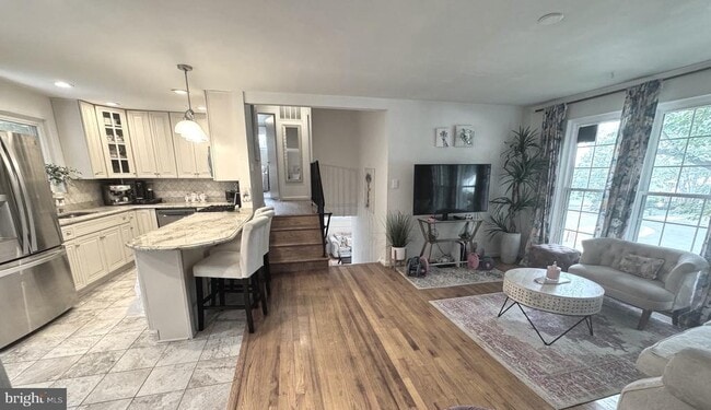 Building Photo - 5610 Iona Way