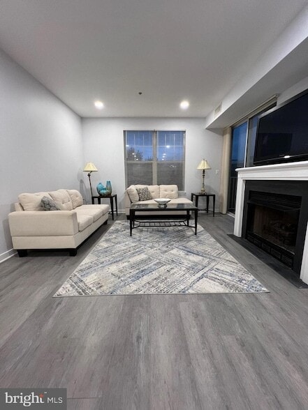 Building Photo - 1625 International Dr