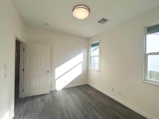 Building Photo - Single-story 1326 sq ft, townhome built in 2019 w/3 bed, 2 bath & spacious attached 2-car garage ...
