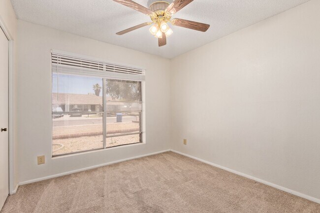 Building Photo - Comfortable 3-Bed, 2-Bath Home in Glendale...