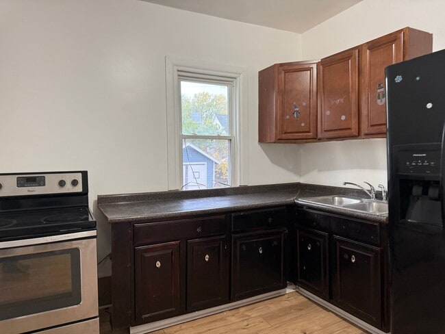 Building Photo - AMINA LLC