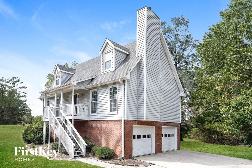 Building Photo - 2301 Buckingham Pl