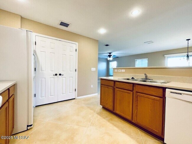 Building Photo - 2736 N Neruda Ln