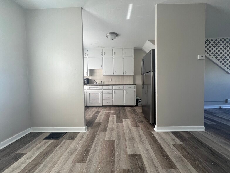 Entry to kitchen - 118 Locust St