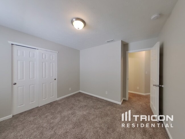 Building Photo - 718 Jefferson Park Dr
