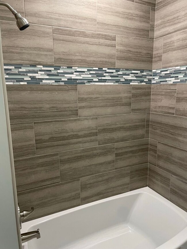 Building Photo - 3 Bedroom, 2 Bath Home in Valley View