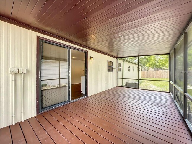 Building Photo - 831 Wolf Trail