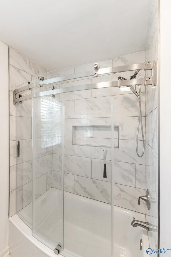 Building Photo - 1116 Tyler Rd NW