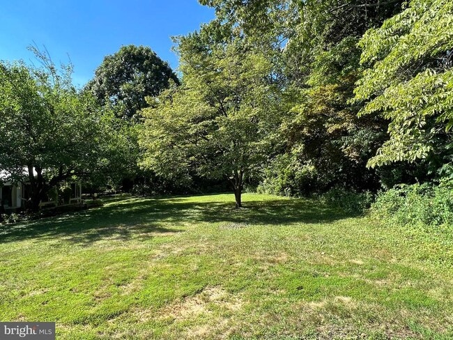 Building Photo - 319 Meetinghouse Ln