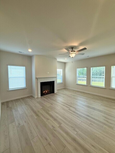 Building Photo - 11053 Valmont Ln