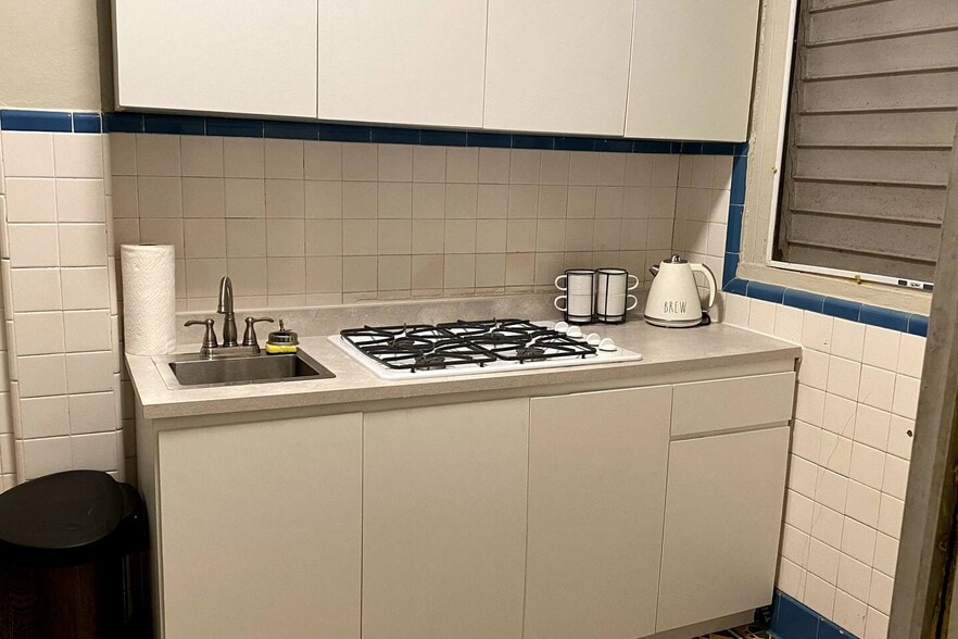 Building Photo - 445 W Mangrum Dr