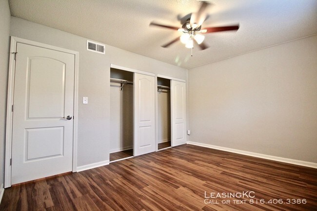 Building Photo - Devereaux