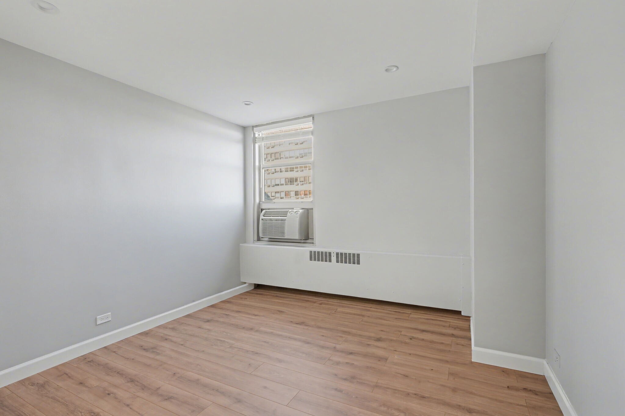 Building Photo - 3950 N Lake Shore Dr