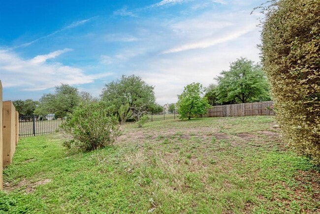 Building Photo - 146 Rock Cliff Ct