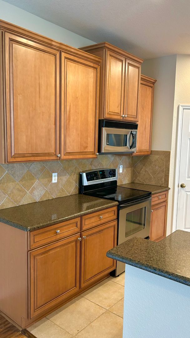 Building Photo - 3 bedroom, 2.5 bath, 2 car garage in a Qui...