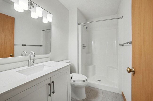 Building Photo - Beautiful 2 Bedroom Duplex Rental with Attached Garage $1700/Month