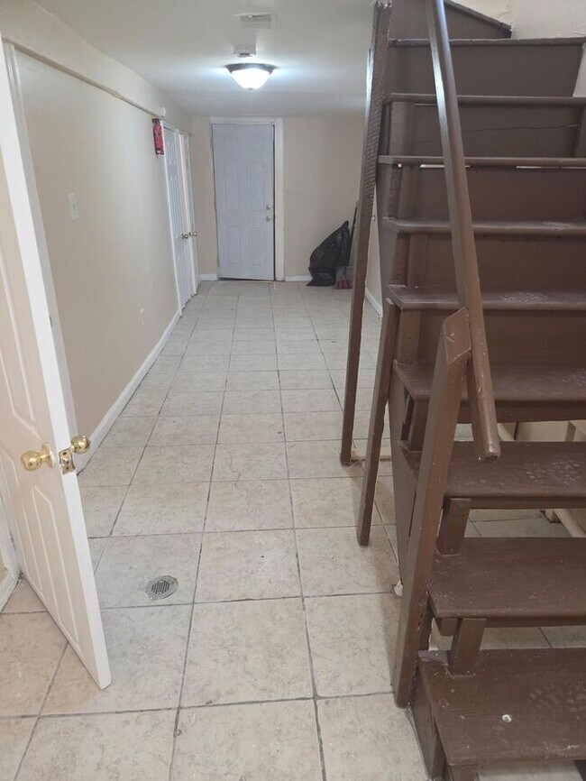 Building Photo - Spacious Newark Home – 7 Bedrooms, 2 Kitchens