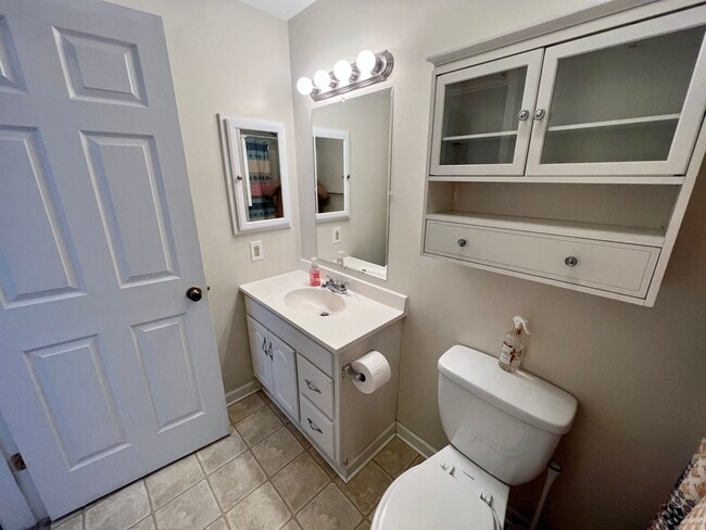 Building Photo - Charming Home - 2 Bedrooms 2 Bathroom - Mo...