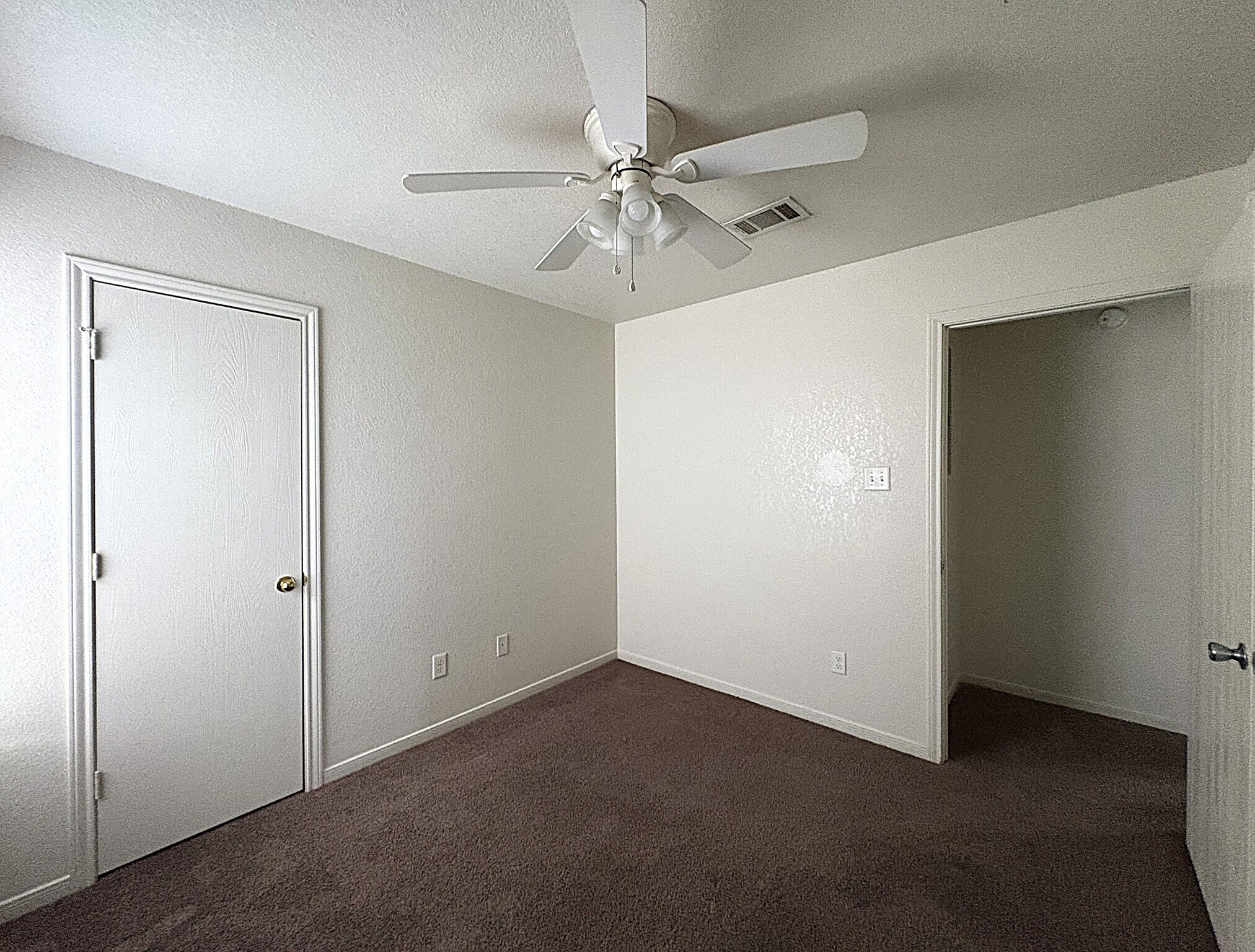 Building Photo - 2111 Jennifer Dr