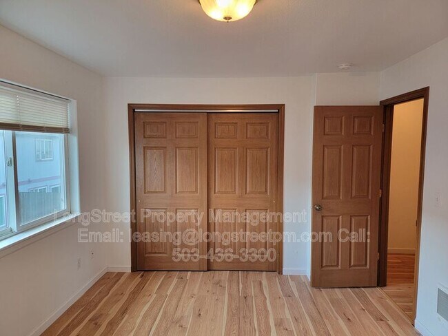 Building Photo - 3121 NE Flintlock Pl