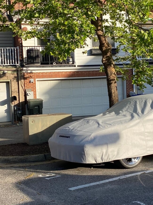 Building Photo - Stunning Fully Furnished Loft in the Heart of Norfolk