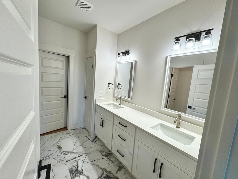 Building Photo - 411 McAdoo Ave