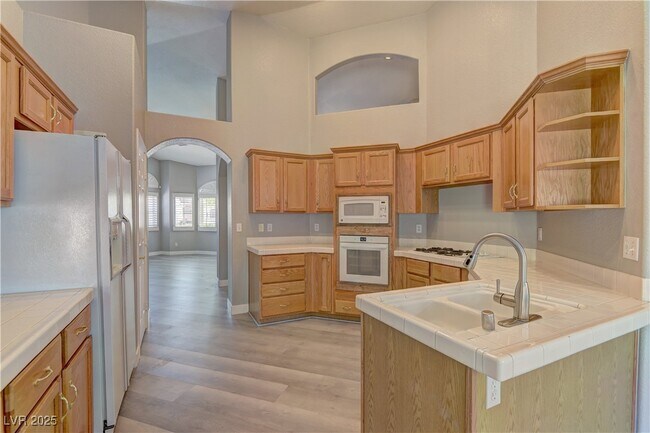 Building Photo - 7456 Oatman Ln