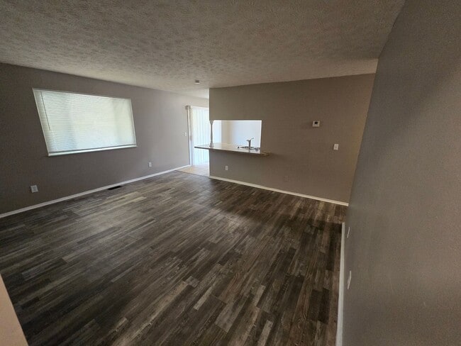 Building Photo - 4 Bedroom House