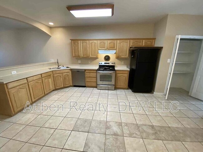 Building Photo - 300 E Main St