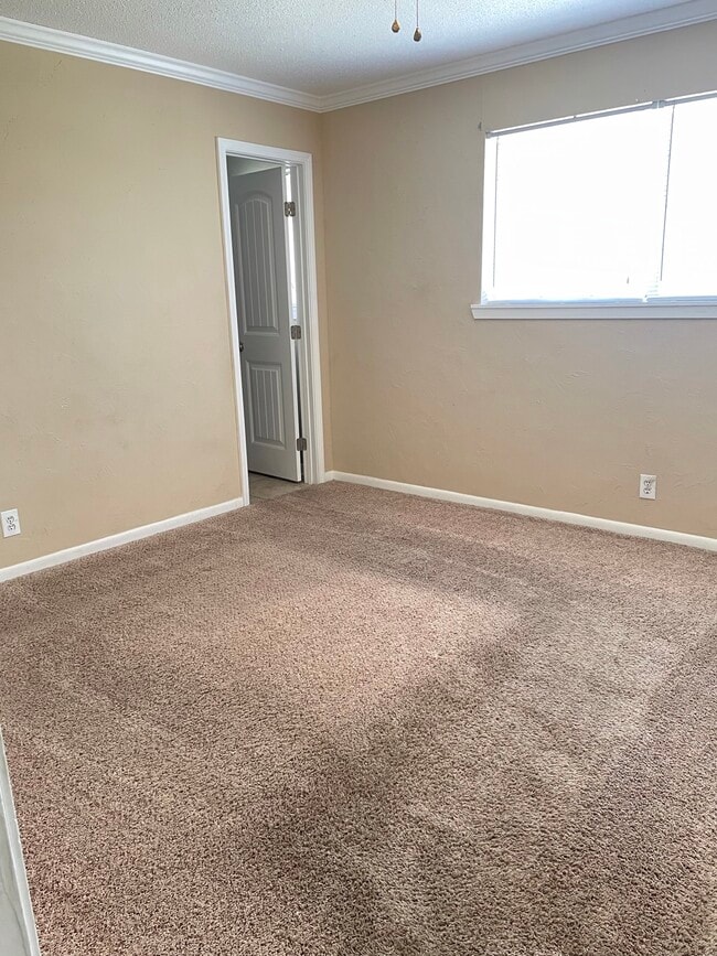 Building Photo - 117 Whispering Pines Loop