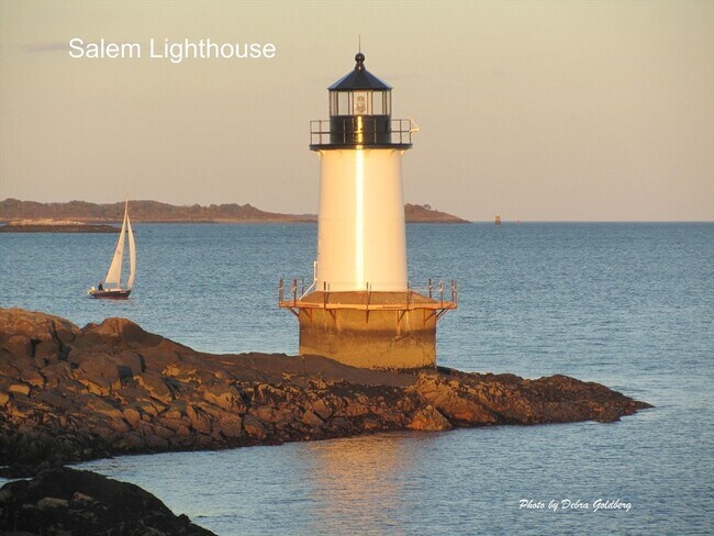 Building Photo - 10 Cushing St