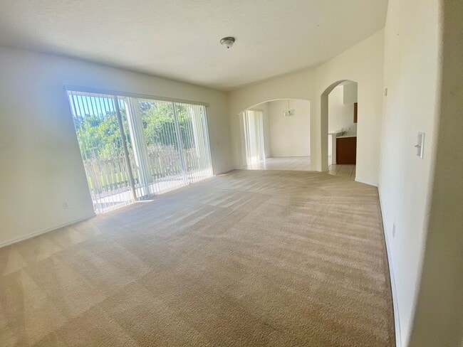 Building Photo - Beautiful & Spacious Home in Fells Cove