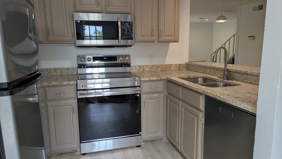 Granite Countertops - 5200 Martel Ave