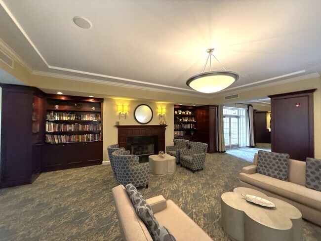 Building Photo - Fifth & Poplar - T.R. Lawing Realty Property