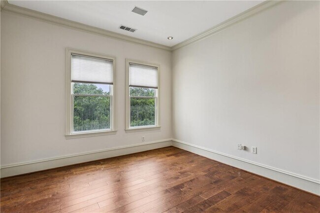 Building Photo - 2500 Peachtree Rd NW