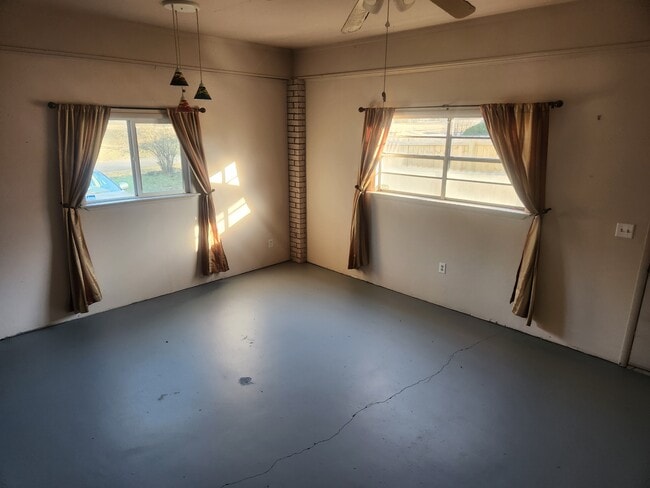 Building Photo - 137 N Elizabeth St