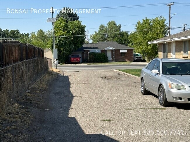 Building Photo - 1557 California Ave