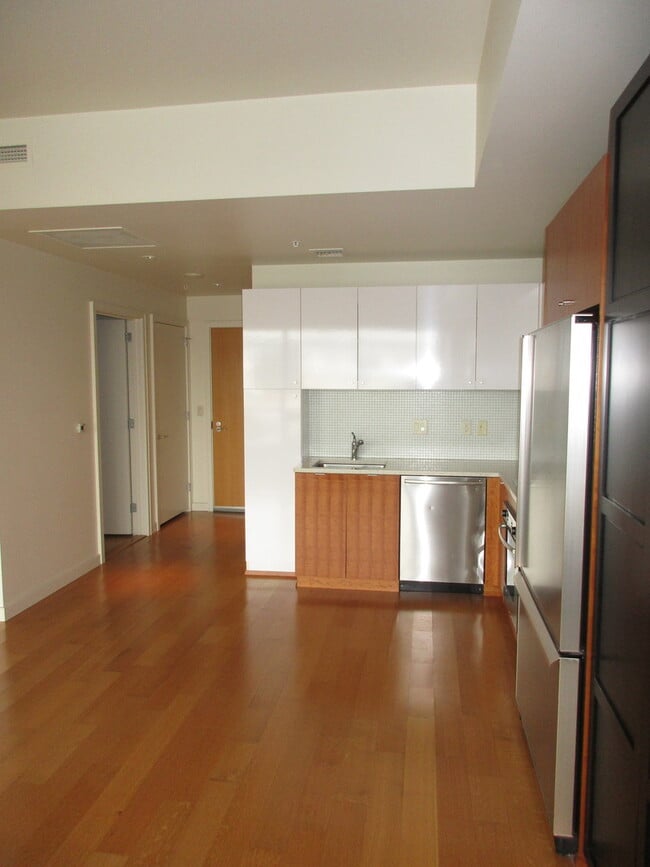 Building Photo - **ONE MONTH FREE** Meriwether West - North facing studio with river/bridge views/parking/amenitie...