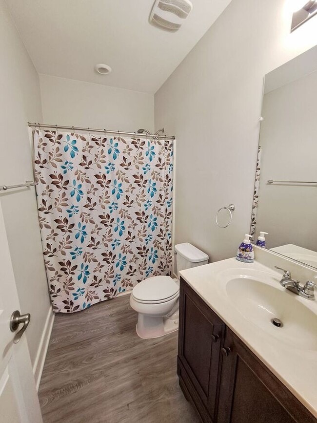 Building Photo - Amazing 3 Level Corner Lot Home in Waldorf...