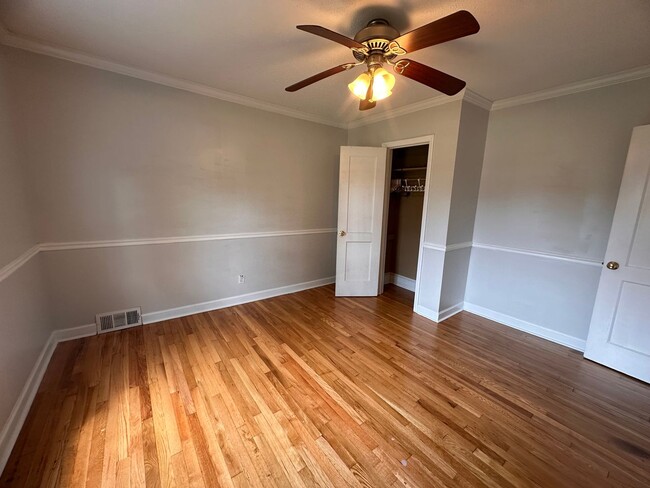Building Photo - 2 Bedroom One Story Home on Over an Acre Lot