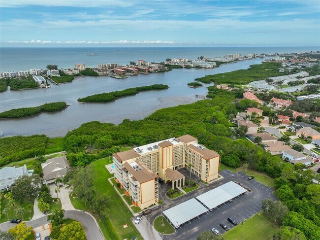 Building Photo - 9000 Commodore Dr