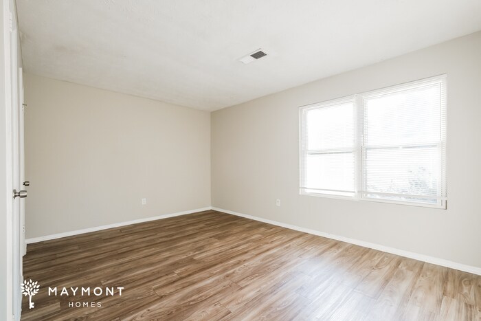 Building Photo - 1127 Mainstreet Valley Dr