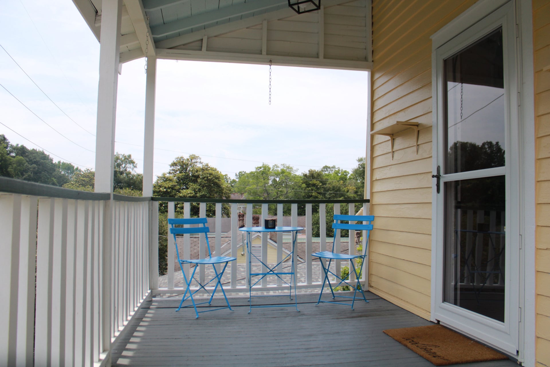 Apt C - Private Balcony - 1116 Main St