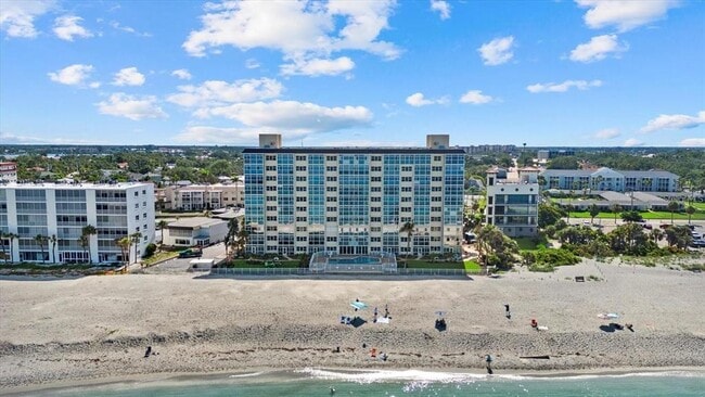 Building Photo - 255 The Esplanade N