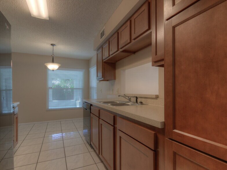 Building Photo - 2066 Inge Ct