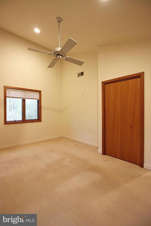 Building Photo - 6872 Melrose Dr