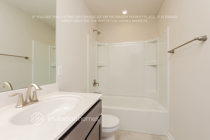 Building Photo - 304 Nessa St